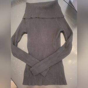 Cowl neck sweater ribbed.